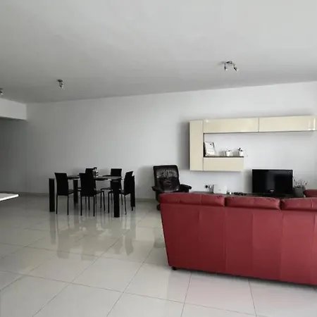 Bright Shared Bath Balcony For Woman Only