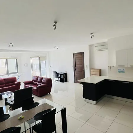 Homestay Bright Shared Bath Balcony For Woman Only *
